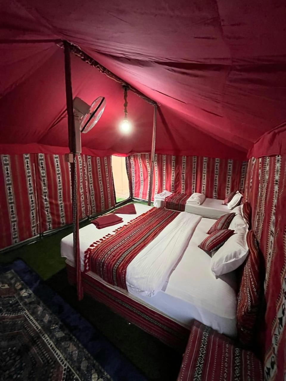 Sunrise Desert Local Private Camp Tente de luxe